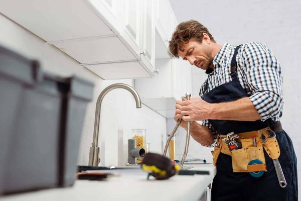 selective-focus-of-plumber-holding-metal-pipe-near-resize.jpg